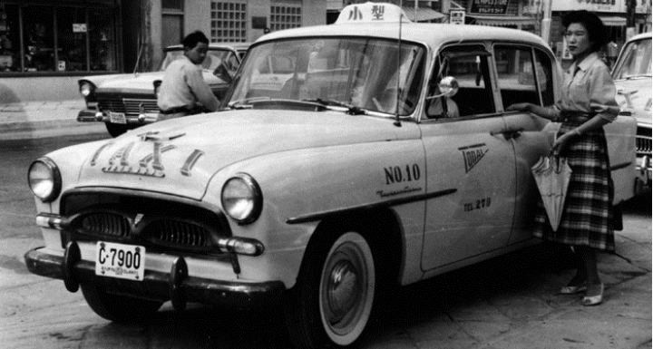 Toyopet Crown taxi in Okinawa, Japan (first generation, 1957)