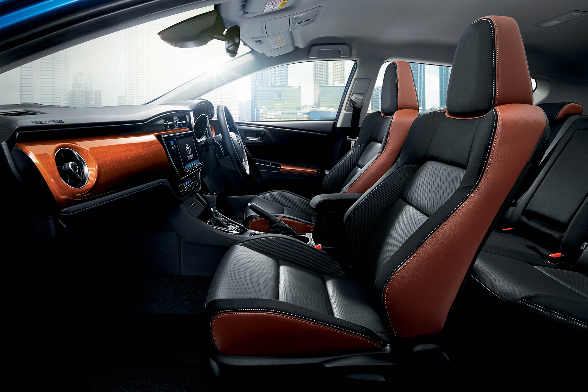 Auris 120T w/options (Interior color: Black)
