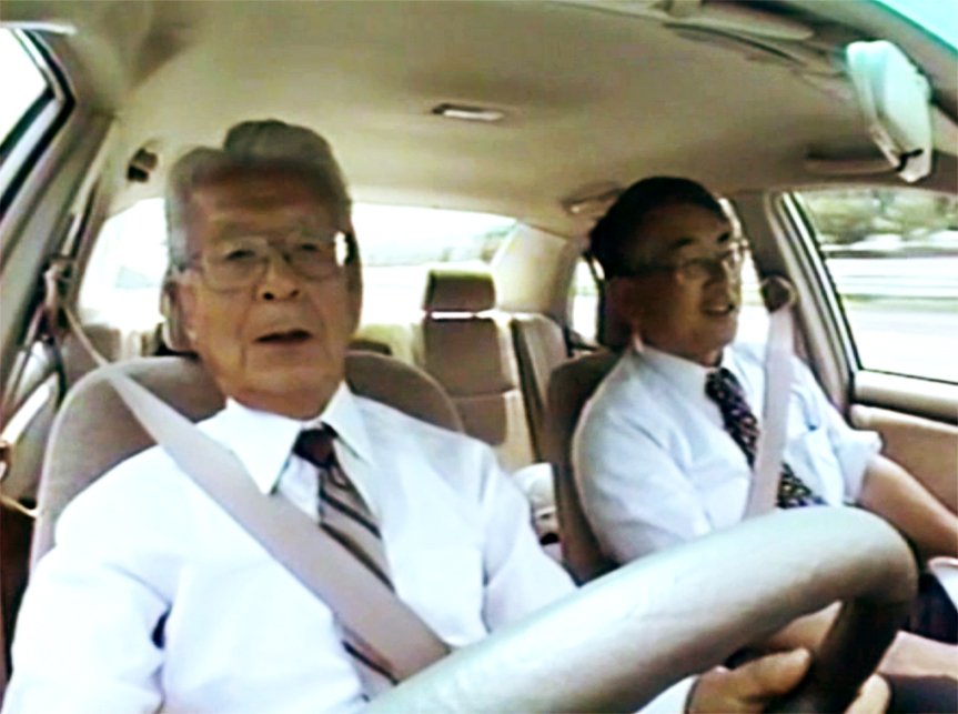 Mr. Hasegawa driving the 9th generation Corolla to see if the quality and performance have been inherited from the first-generation Corolla.