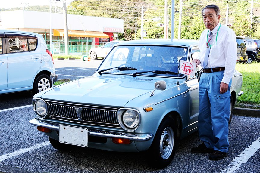初めての愛車として1969年式の初代カローラを購入した浅田正吾さん