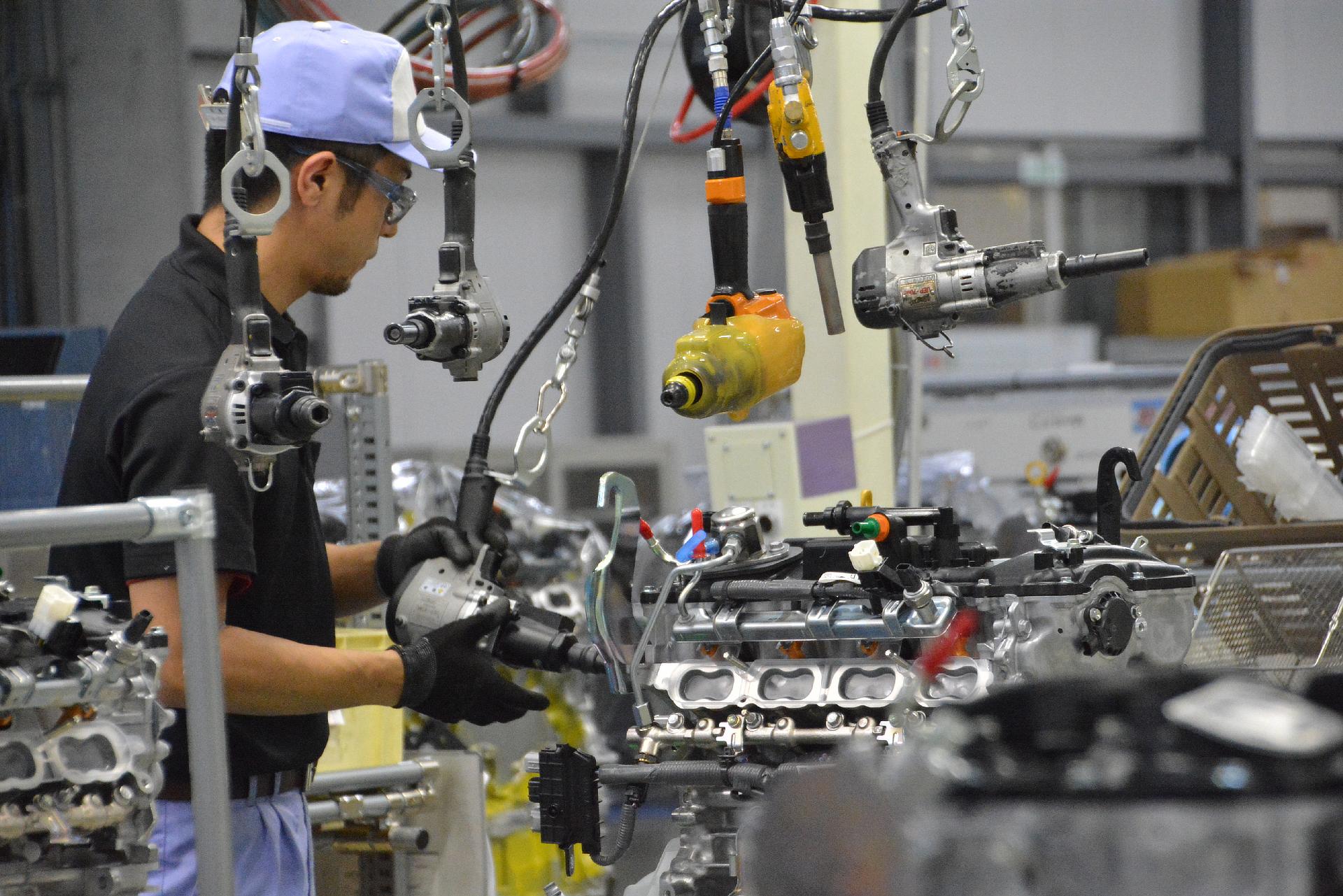 Lexus NX turbo engine being assembled at Kanda Plant, Kyushu